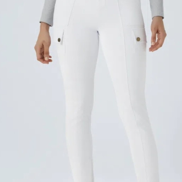 Current Product On Website!!!NWT Women's Halara White Cargo Pants - Picture 3 of 9